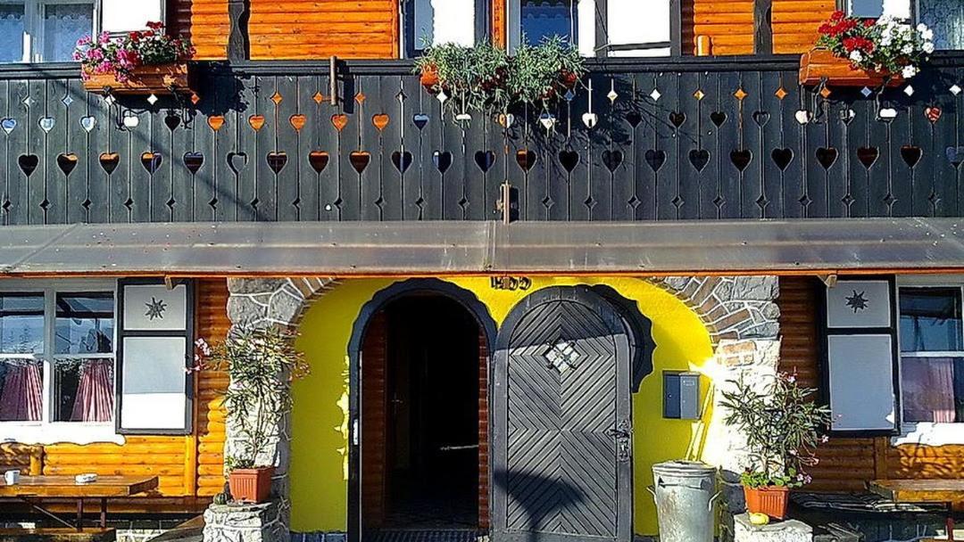 Smucarska Koca Acomodação com café da manhã Kotlje Exterior foto